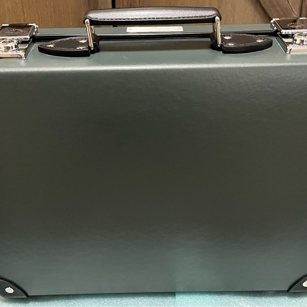 Globe Trotter ,NO TIME TO DIE LUGGAGE COLLECTION Attaché, Limited edition $ 2445 - Picture 10 of 16